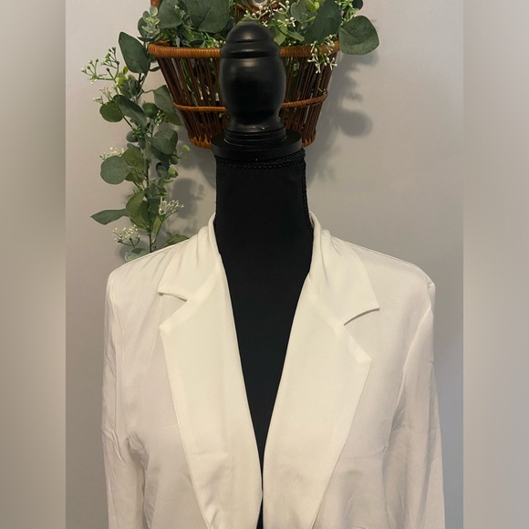 White Long Sleeve Front Tie Blouse - Picture 6 of 6